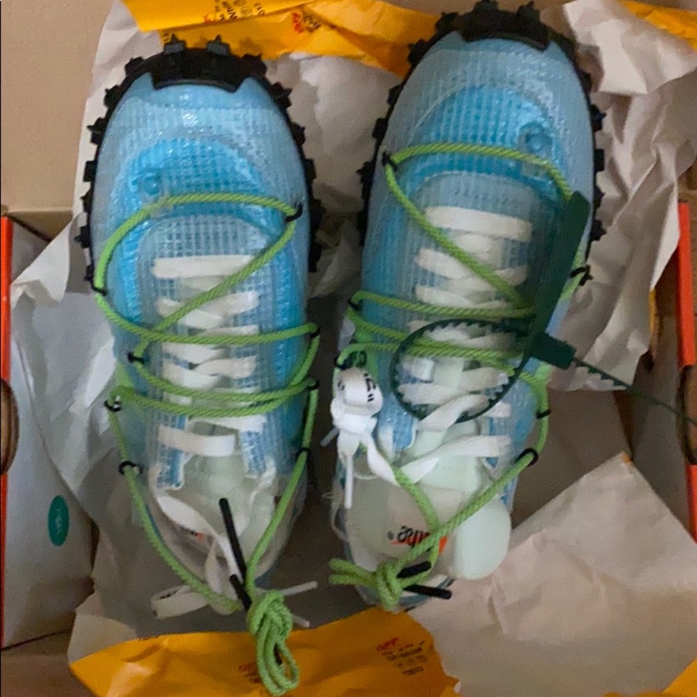 Off-white Nike’s sneakers